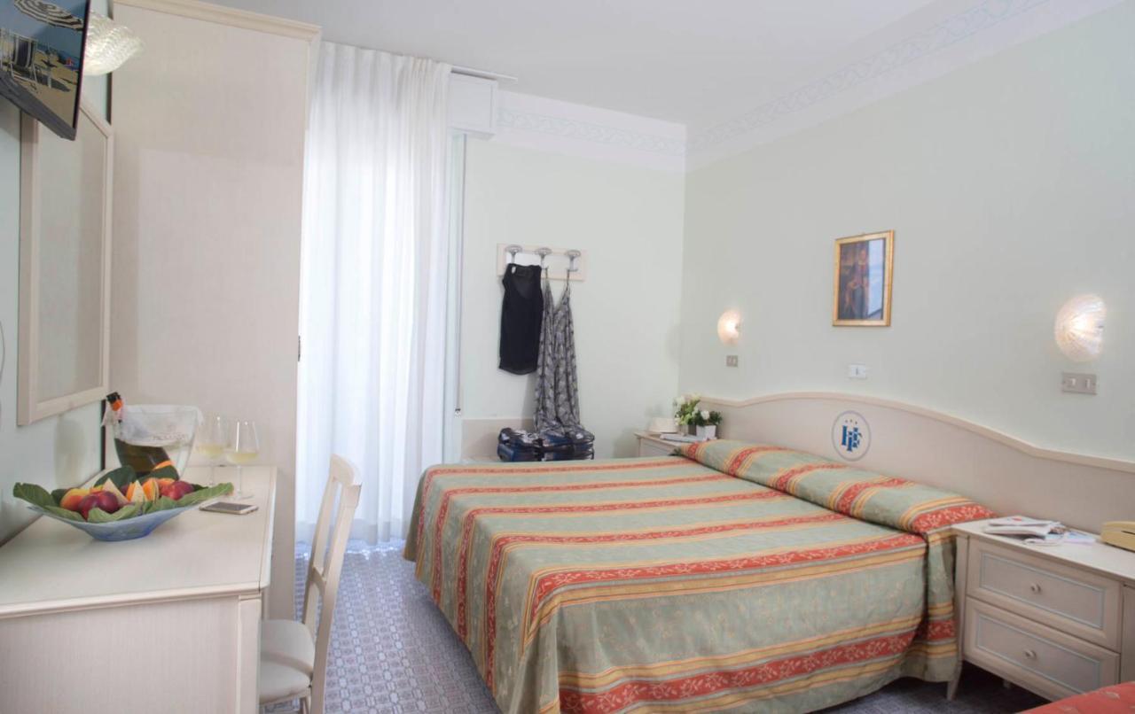 Hotel Franca Беллария-Иджеа-Марина Экстерьер фото