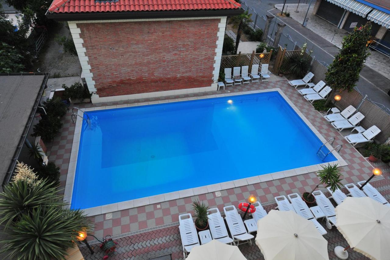 Hotel Franca Беллария-Иджеа-Марина Экстерьер фото